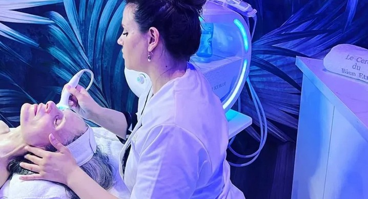 Chouchouter les mains avec le soin hydrafacial